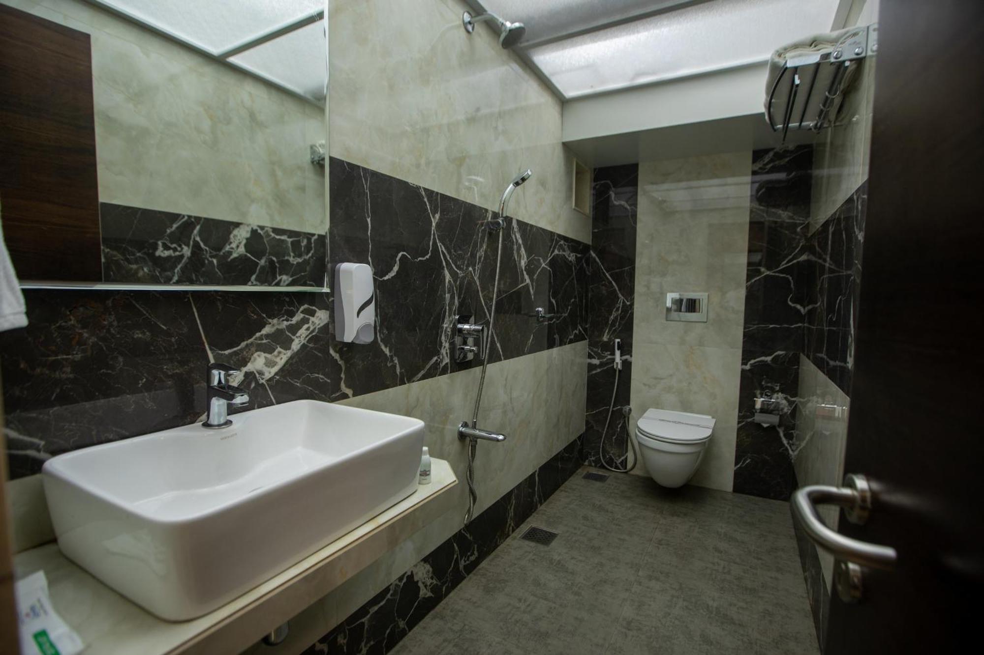 Hotel Naaz Executive Mumbai Eksteriør bilde